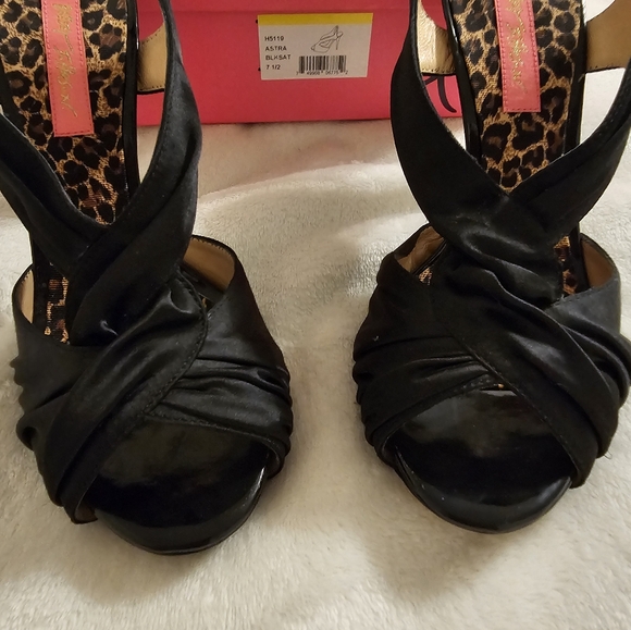 Betsey Johnson Astra black slingback satin shoes size 7.5 - Picture 2 of 8